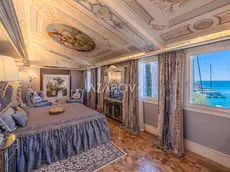 Gli interni della villa a Portopiccolo