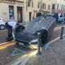 La Mercedes ribaltata in via Grazzano a Udine, fuggiti gli occupanti