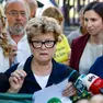 Armanda Trentini, Elly Schlein e Paola Regeni davanti al tribunale di Roma