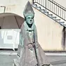 La statua del vescovo Freschi a Pordenone
