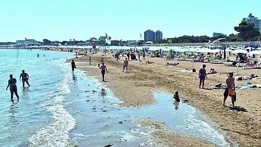 Un tratto di arenile a Lignano: la questione concessioni è aperta