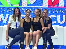 Tara e Sofia Raffaeli con le coach Spela Dragas e Bilyana Dyakova