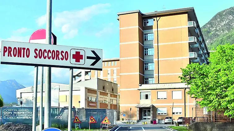 L’ingresso all’area del Pronto soccorso nel complesso ospedaliero di Tolmezzo