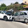 Le due auto danneggiate dopo lo scontro frontale avvenuto a Martignacco
