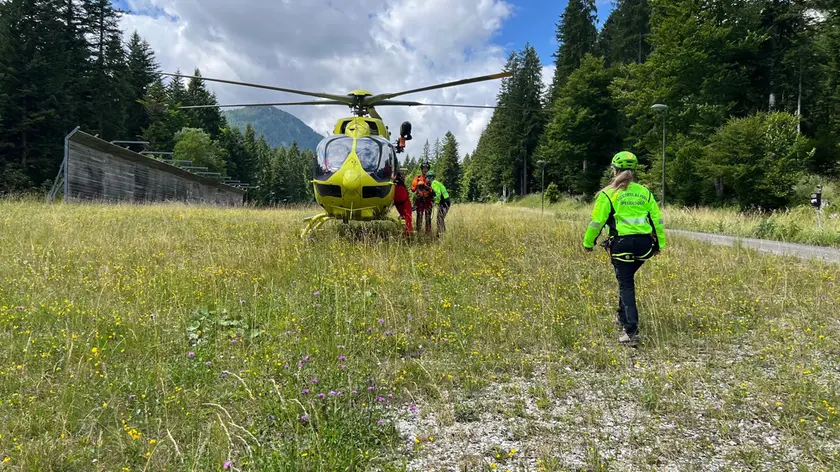 La donna è stata recuperata con l'elisoccorso