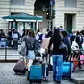 Studenti con le valige in partenza per una gita
