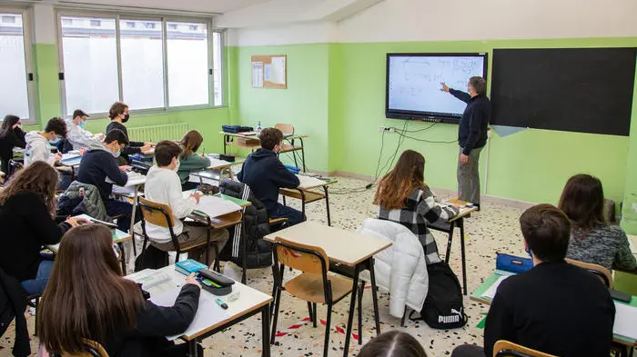 Alle medie e alle superiori entreranno 520 nuove leve di ruolo, 472 nelle primarie