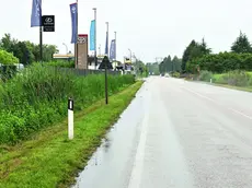 L’area in cui, giovedì sera, è stato trovato a bordo strada, riverso a terra, il 45enne foto petrussi