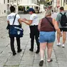 A Venezia una turista si è buttata dal vaporetto per riprendersi lo zaino che le era stato rubato