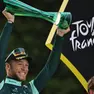 Jonathan Milan festeggia la maglia verde al Tour de France