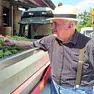 Gino Zorzettig, 94 anni, nella sua azienda agricola a Spessa di Cividale
