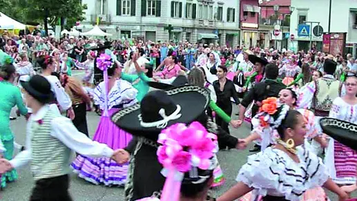 Una delle precedenti edizioni del Festival dei cuori che si teneva nella cittadina