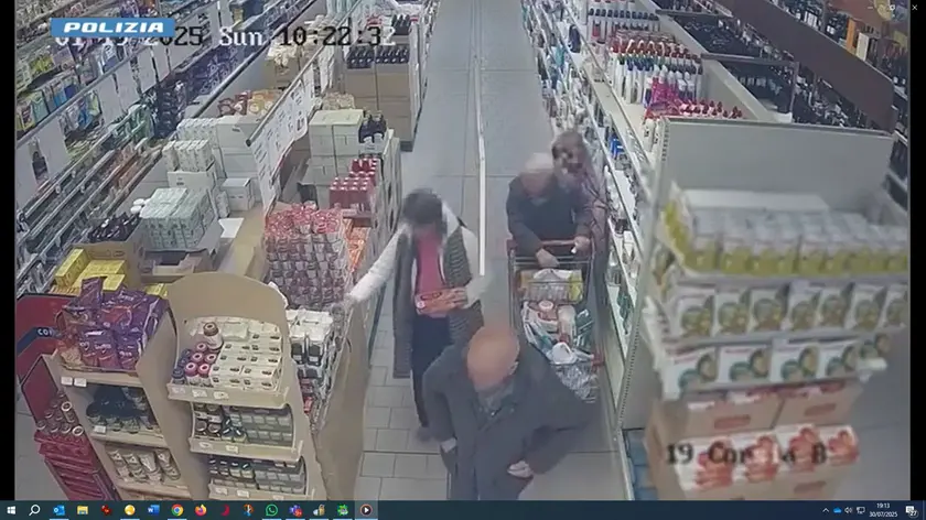Così venivano accerchiati gli anziani