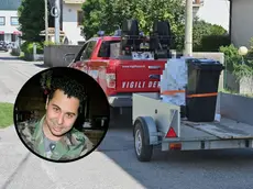 Il bidone ritrovato nel garage dell’abitazione con i resti della vittima, portato via dai vigili del fuoco. Nel tondo, Alessandro Venier
