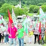 I 32 lavoratori della Ilmas che ieri hanno incrociato le braccia a Sutrio a causa dei ritardi sui pagamenti