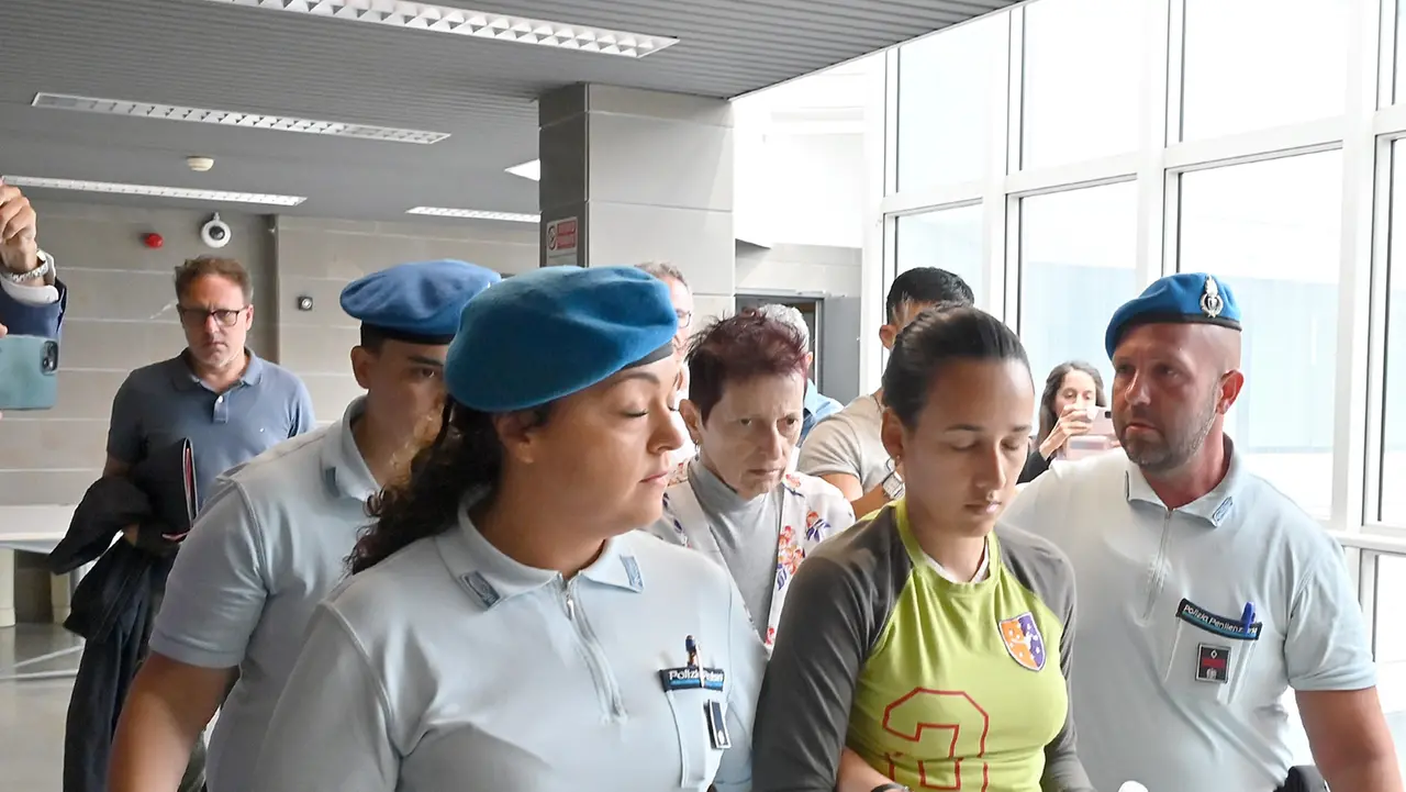 Le due donne all'uscita del tribunale di Udine ©Foto Petrussi
