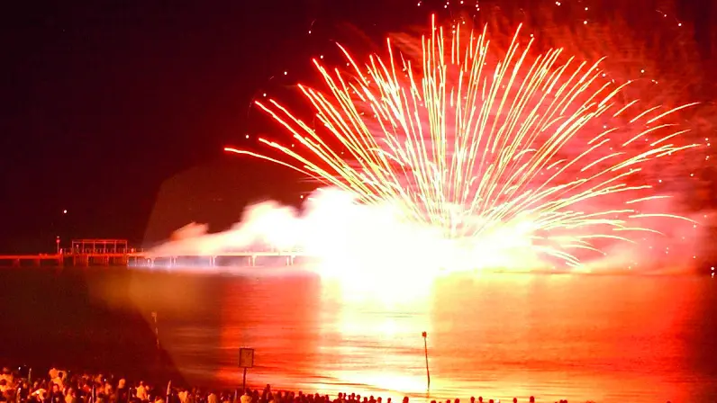 Uno degli scorsi spettacoli di fuochi d’artificio a Lignano per festeggiare il Ferragosto