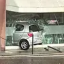 L’auto finita dentro il bar di piazza Libertà (foto ambrosio/petrussi)
