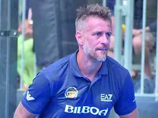 German Denis con la racchetta di padel in azione a Lignano