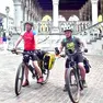 Cicloturisti nel centro di Udine. Foto Petrussi