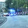 Un’ambulanza bloccata dai passaggi a livello nonostante le sirene spiegate, in via Buttrio a Udine