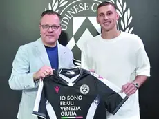Jakub Piotrowski, 27 anni, assieme al direttore generale dell’Udinese Franco Collavino