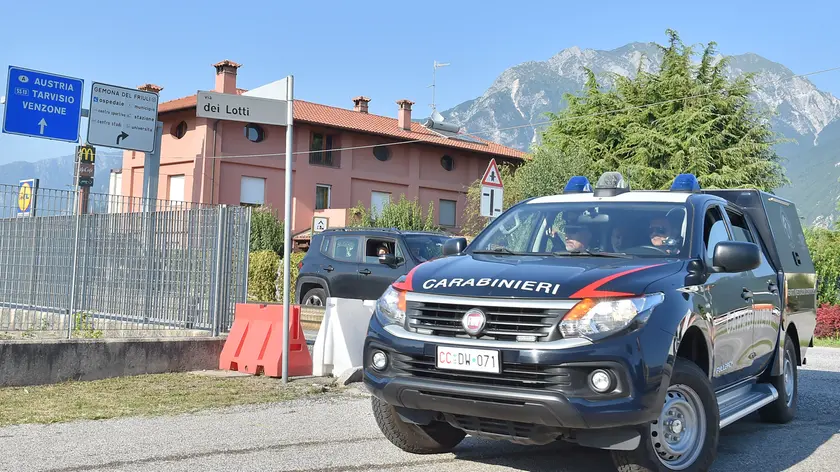 L'arrivo dei Ris in via dei Lotti a Gemona