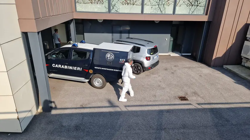 L'arrivo dei Ris alla camera mortuaria