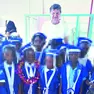 Don Luigi Cignolini con alcuni bambini di una delle scuole in Sudan che segue con la sua missione