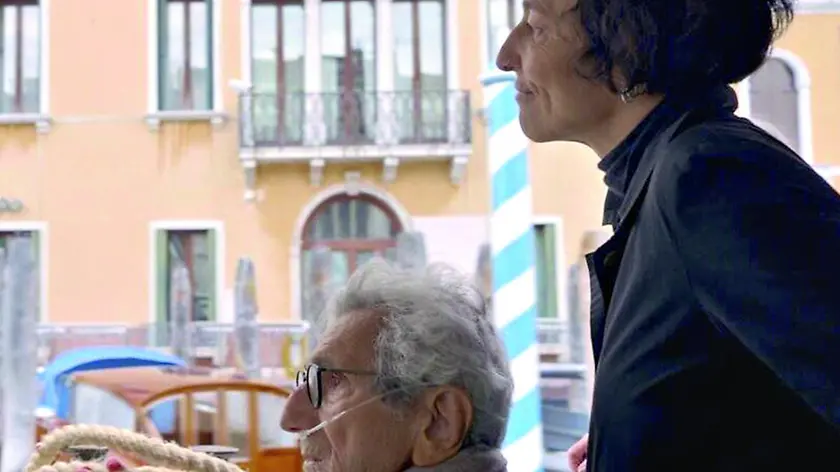 La regista Anna accanto a suo padre Toni Negri