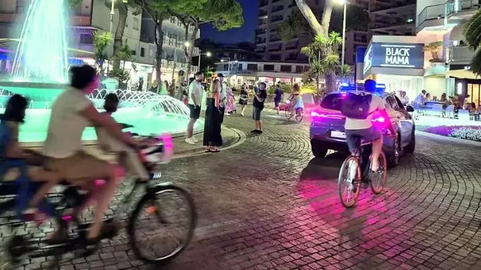 Turisti in bicicletta a Lignano