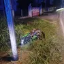 La moto finita fuori strada in via Lignano a Precenicco