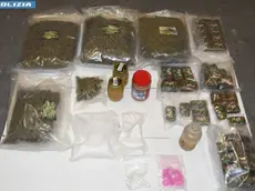 Parte della droga sequestrata dalla polizia
