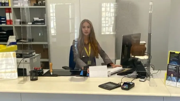 Veronica Ridolfo è direttrice di uno degli uffici postali più suggestivi del Friuli