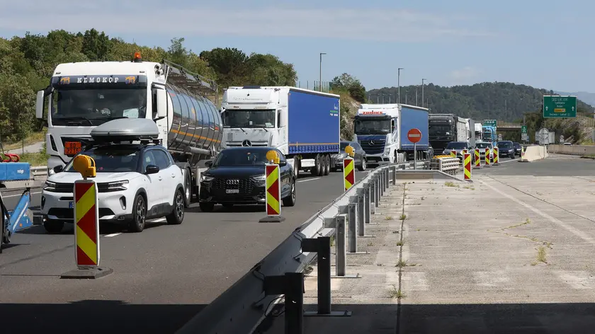 Il traffico a Fernetti dovuto alla chiusura della H4 che ha poi avuto conseguenze anche sulla A4 (Lasorte)