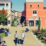 Uno degli ingressi del Palmanova outlet village