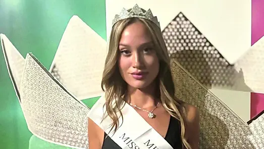 Vanessa Zeneli ha 25 anni, lavora come fotomodella e sogna il cinema e la televisione