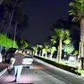 Un viale di Lignano Pineta in uno dei primi blackout ferragostani (foto Petrussi)