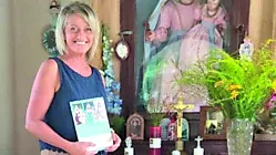 Paola Treppo con il suo libro