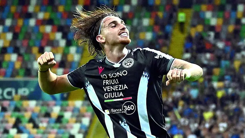 Iker Bravo esulta per il gol realizzato in Coppa Italia contro la Carrarese