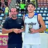 Calzavara Mvp del Pajetta con Brindisi nel 2024 premiato dal presidente Pedone