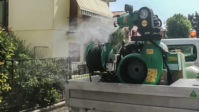 Un macchinario utilizzato per le operazioni di disinfestazione contro zanzara West Nile