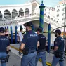 Una pattuglia in servizio anti scippo della polizia di Stato in servizio a Rialto