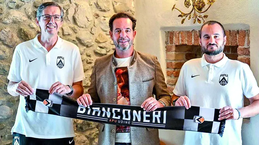 La “triade” dell’Apu: da sinistra il gm Gracis, il presidente Pedone e coach Vertemati (foto Lodolo)
