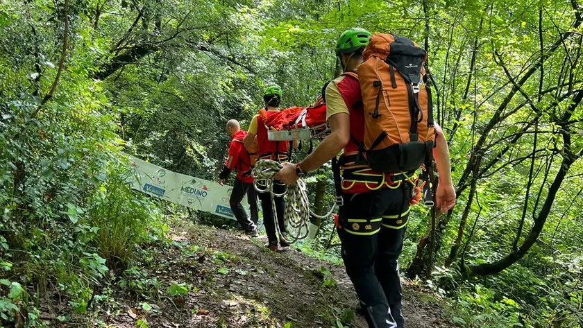 L'intervento dei soccorritori a Meduno