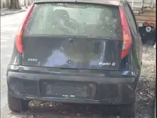 L'auto abbandonata