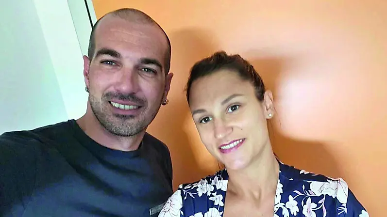 Papà Nicola Bertoia e mamma Vanessa Biasin con la piccola Isabel