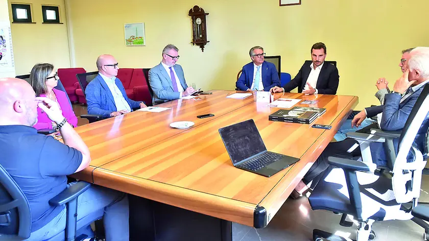 Il tavolo sulle nuove prospettive per Manzano (foto Petrussi)