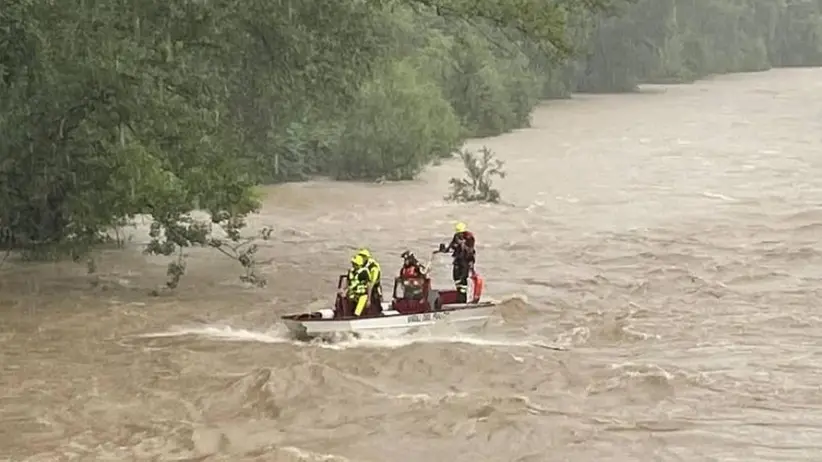 Le ricerche dei Vigili del Fuoco sul fiume Natisone