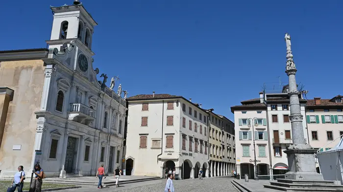 Piazza San Giacomo, il giorno dopo l'aggressione © Foto Petrussi